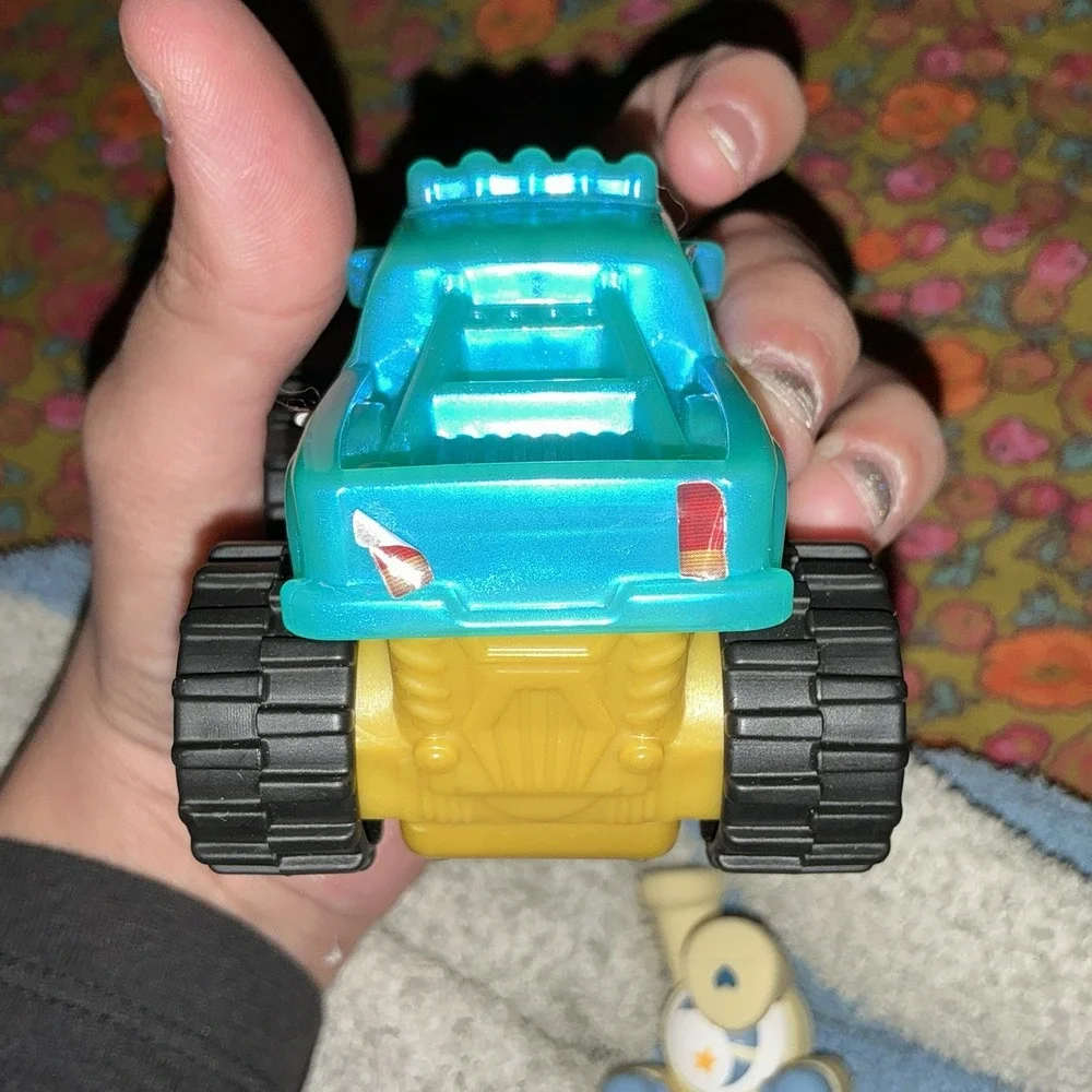 Disney Pixar Cars On The Road Circus Stunt Ivy Vehicle Happy Meal Monster Truck